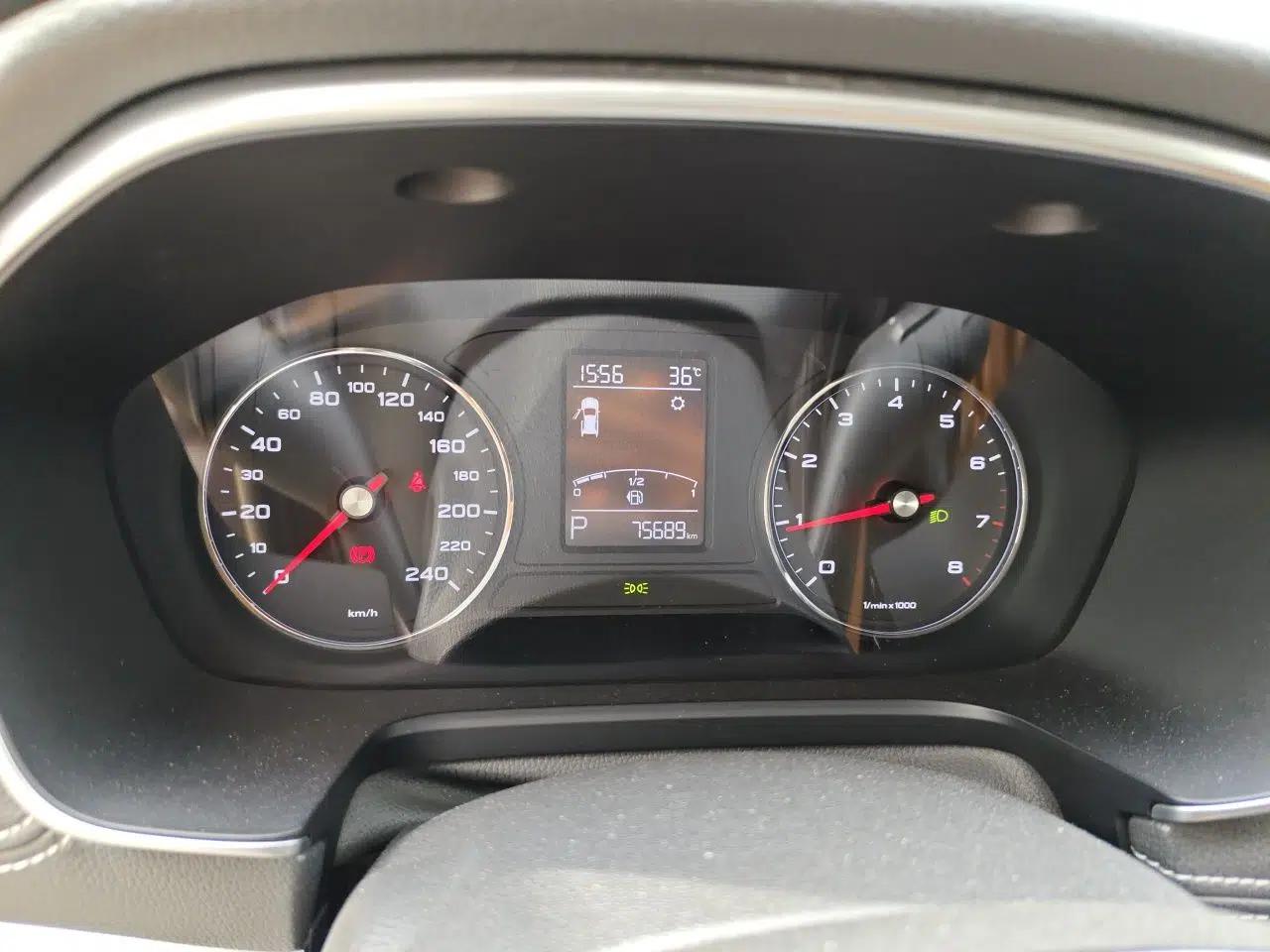 Roewe RX5 2016 20T Two-Wheel Drive Automatic Internet Smart Edition — миниатюра 8