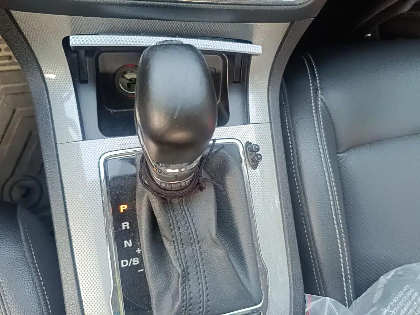 Roewe RX5 2016 20T Two-Wheel Drive Automatic Flagship Edition — миниатюра 21