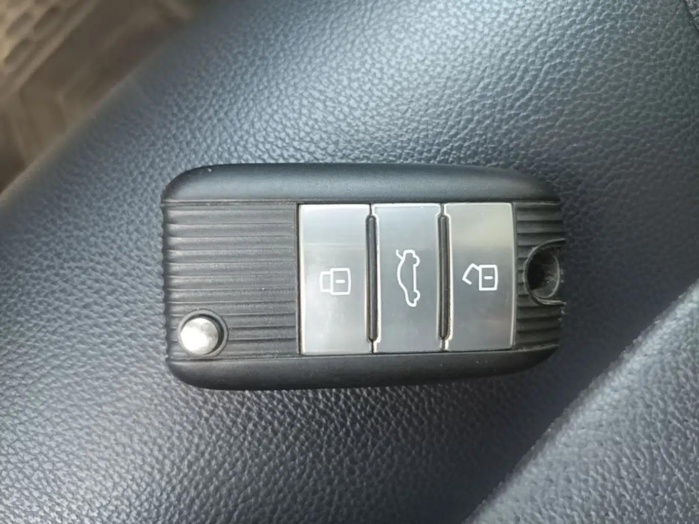 Roewe RX5 2016 20T Two-Wheel Drive Automatic Flagship Edition — миниатюра 28