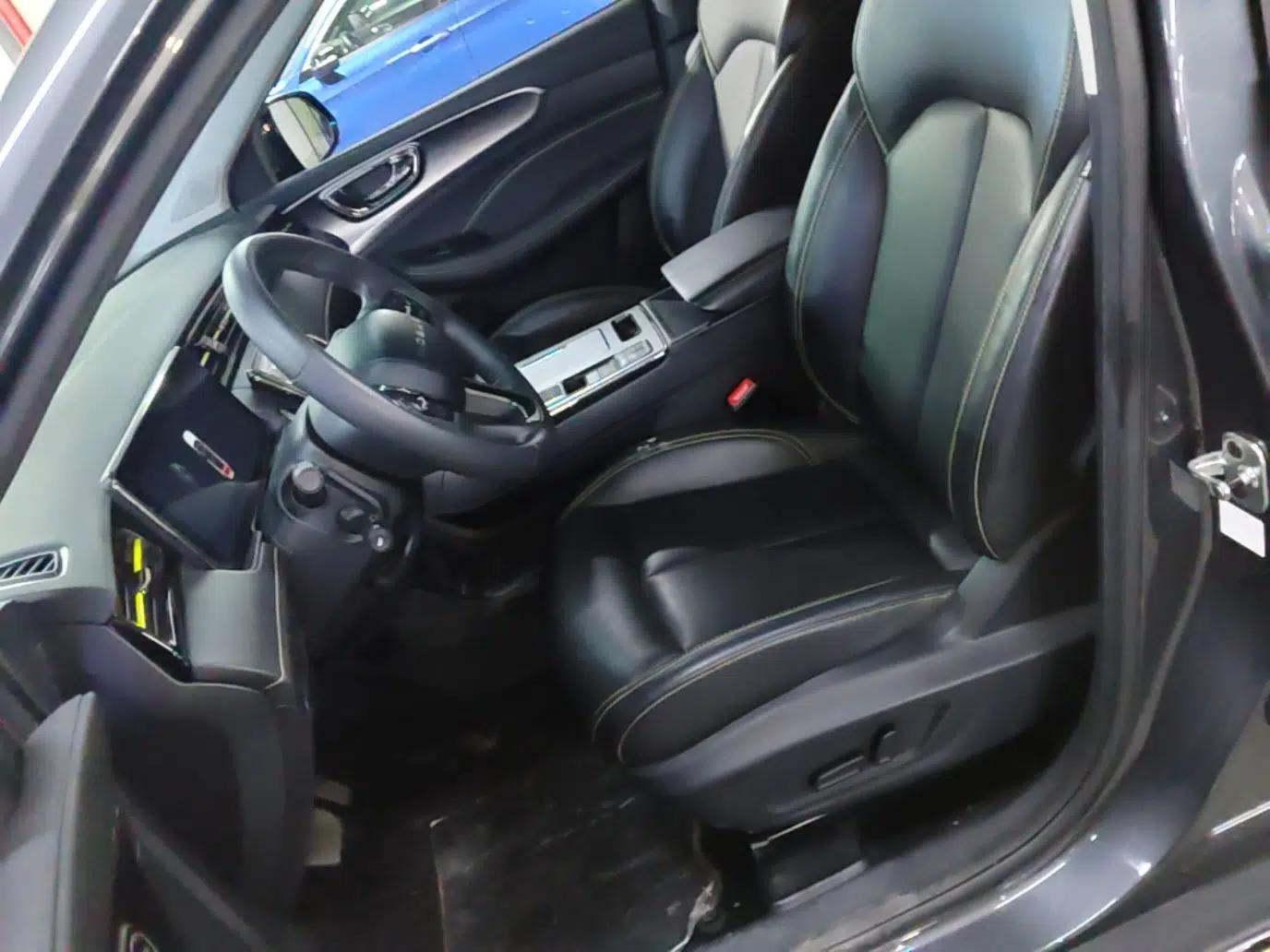 Roewe RX5 2023 PLUS 330TGI Automatic Trendsetting Smart Edition — миниатюра 17