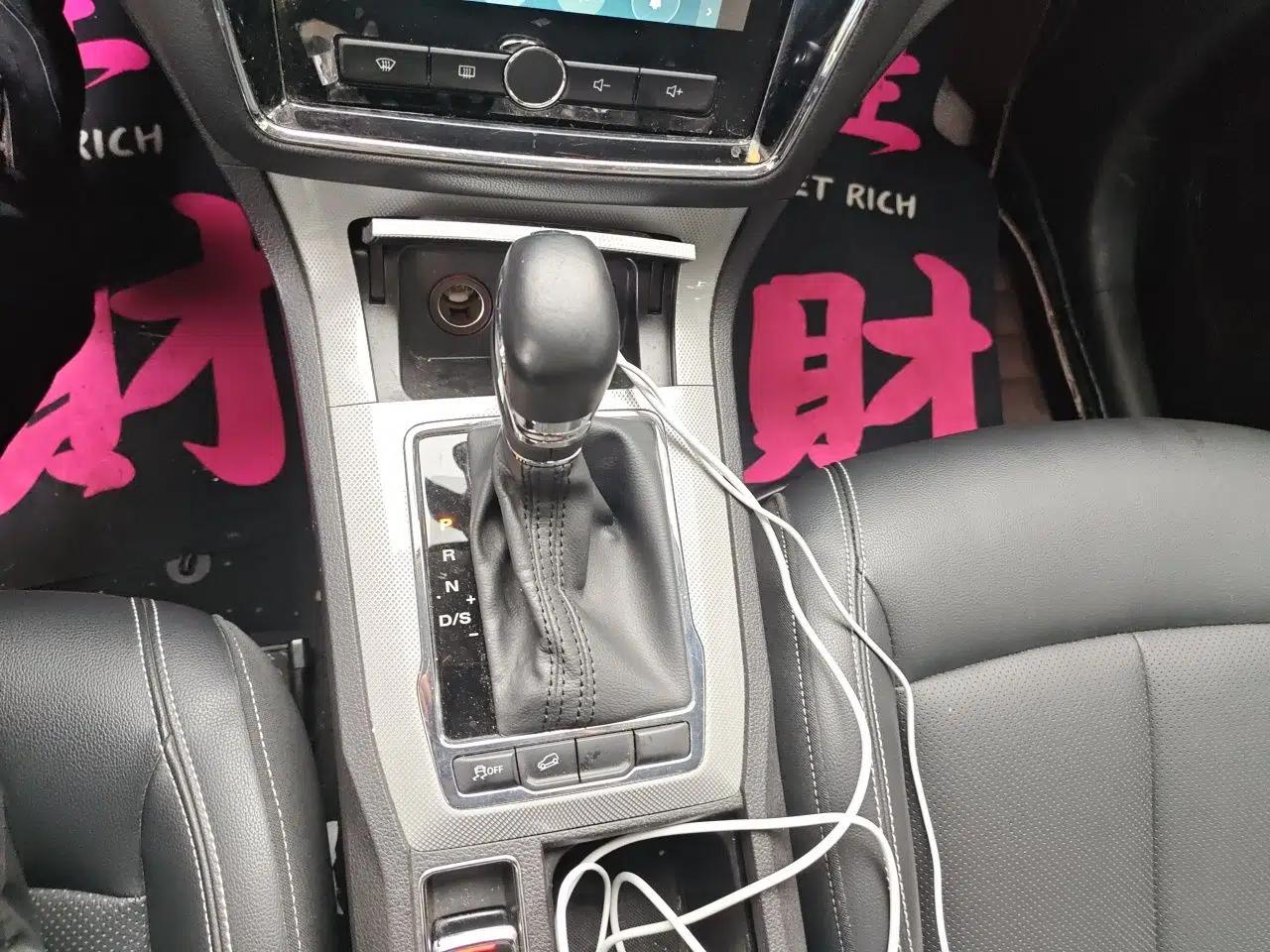 Roewe RX5 2019 20T Two-Wheel Drive Automatic Ali Smart Connectivity Platinum Edition — миниатюра 14