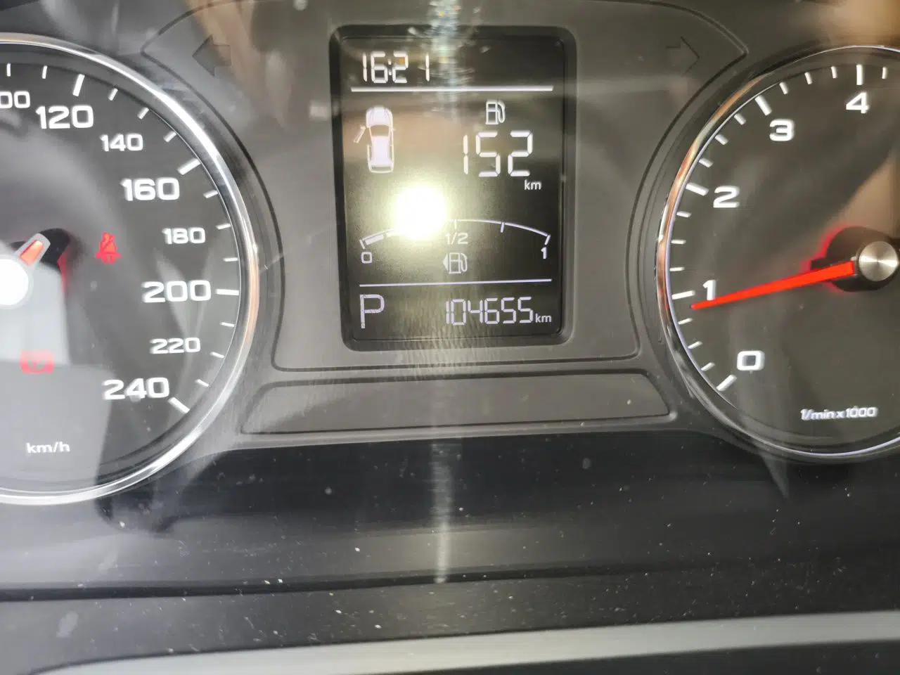 Roewe RX5 2019 20T Two-Wheel Drive Automatic 4G Connected Platinum Edition — миниатюра 12