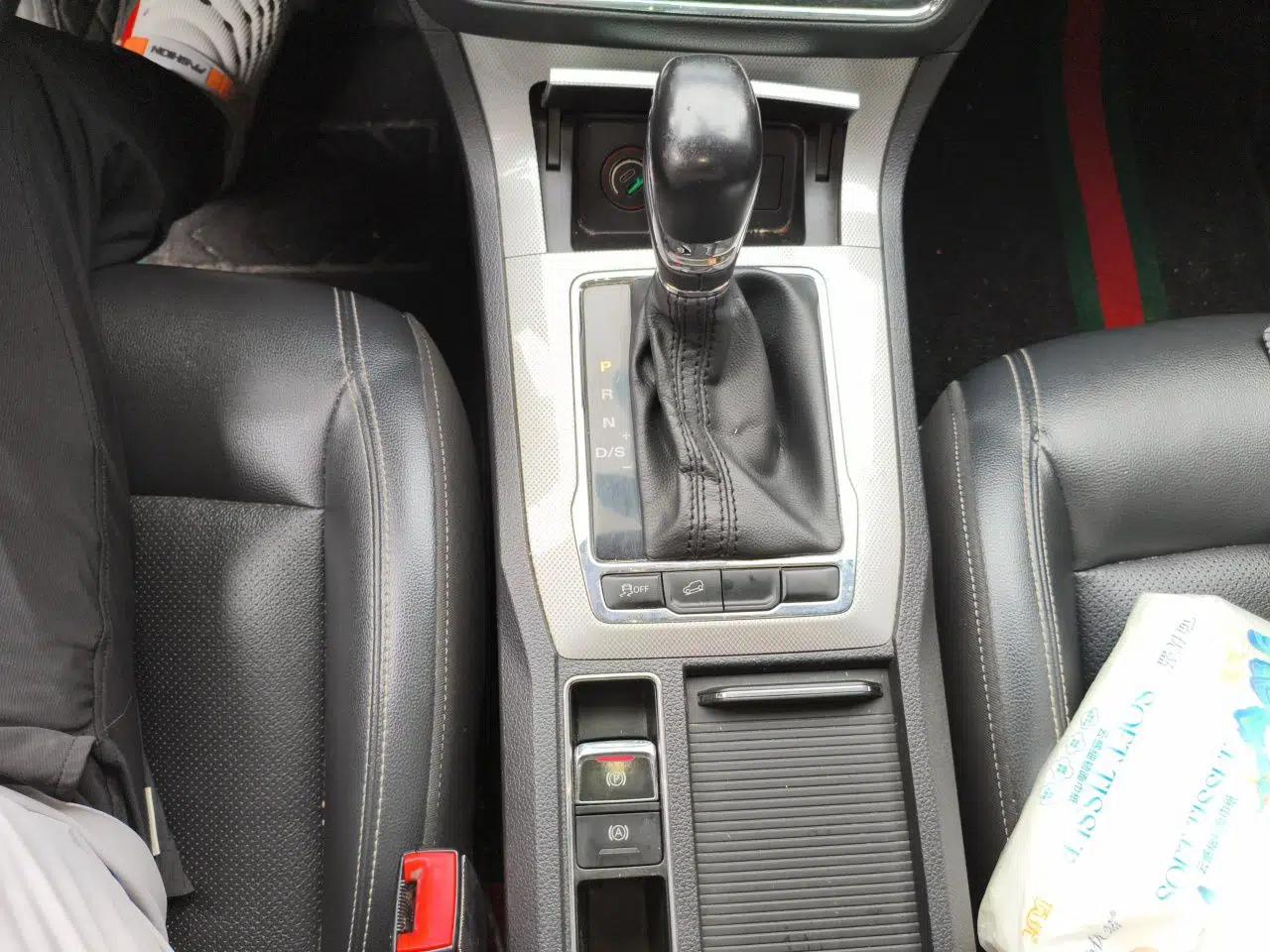 Roewe RX5 2019 20T Two-Wheel Drive Automatic 4G Connected Platinum Edition — миниатюра 14