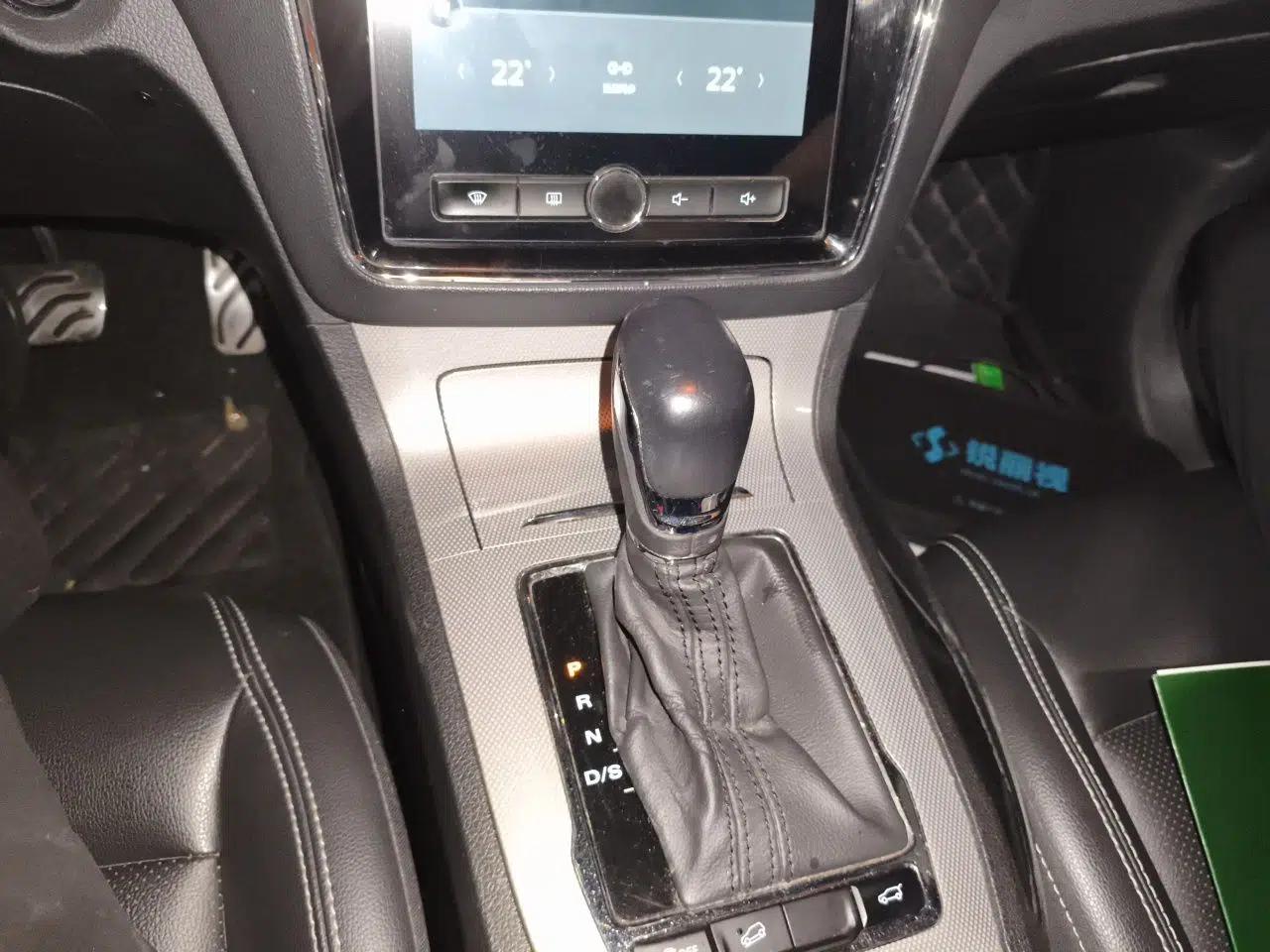 Roewe RX5 2018 20T Two-Wheel Drive Automatic Internet Smart Luxury Edition — миниатюра 14