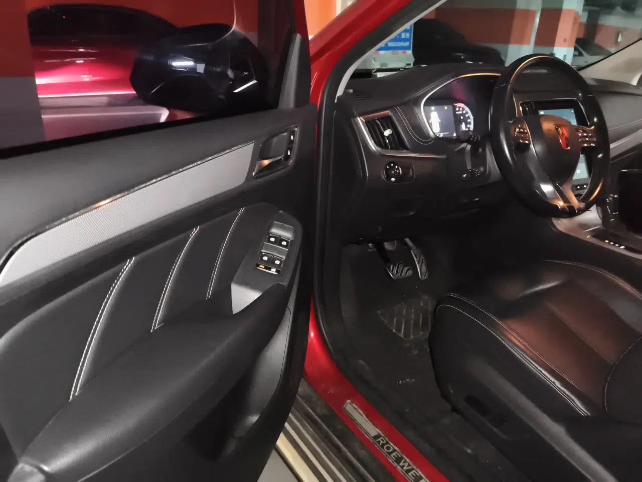 Roewe RX5 2018 20T Two-Wheel Drive Automatic Internet Smart Luxury Edition — миниатюра 16