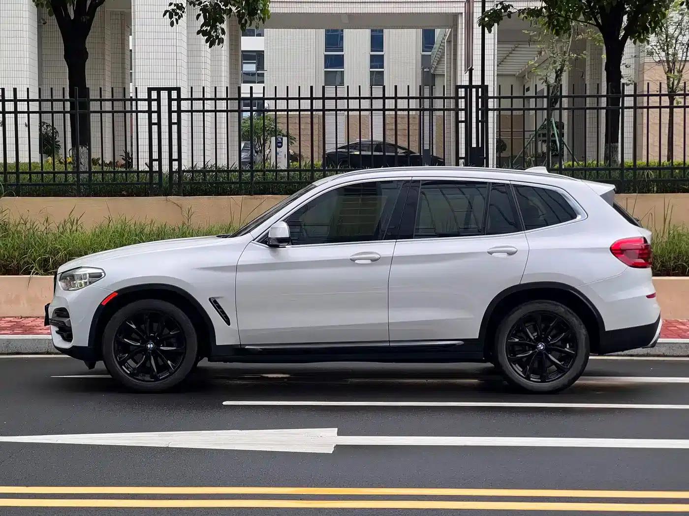BMW X3 2021 xDrive25i Luxury Package — миниатюра 3