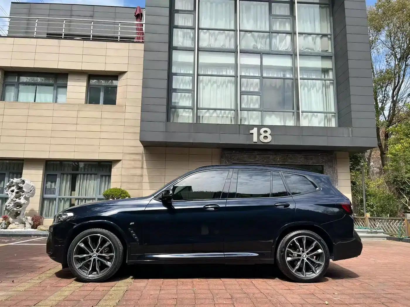 BMW X3 2022 xDrive30i Leading Edition M Sport Package — миниатюра 3
