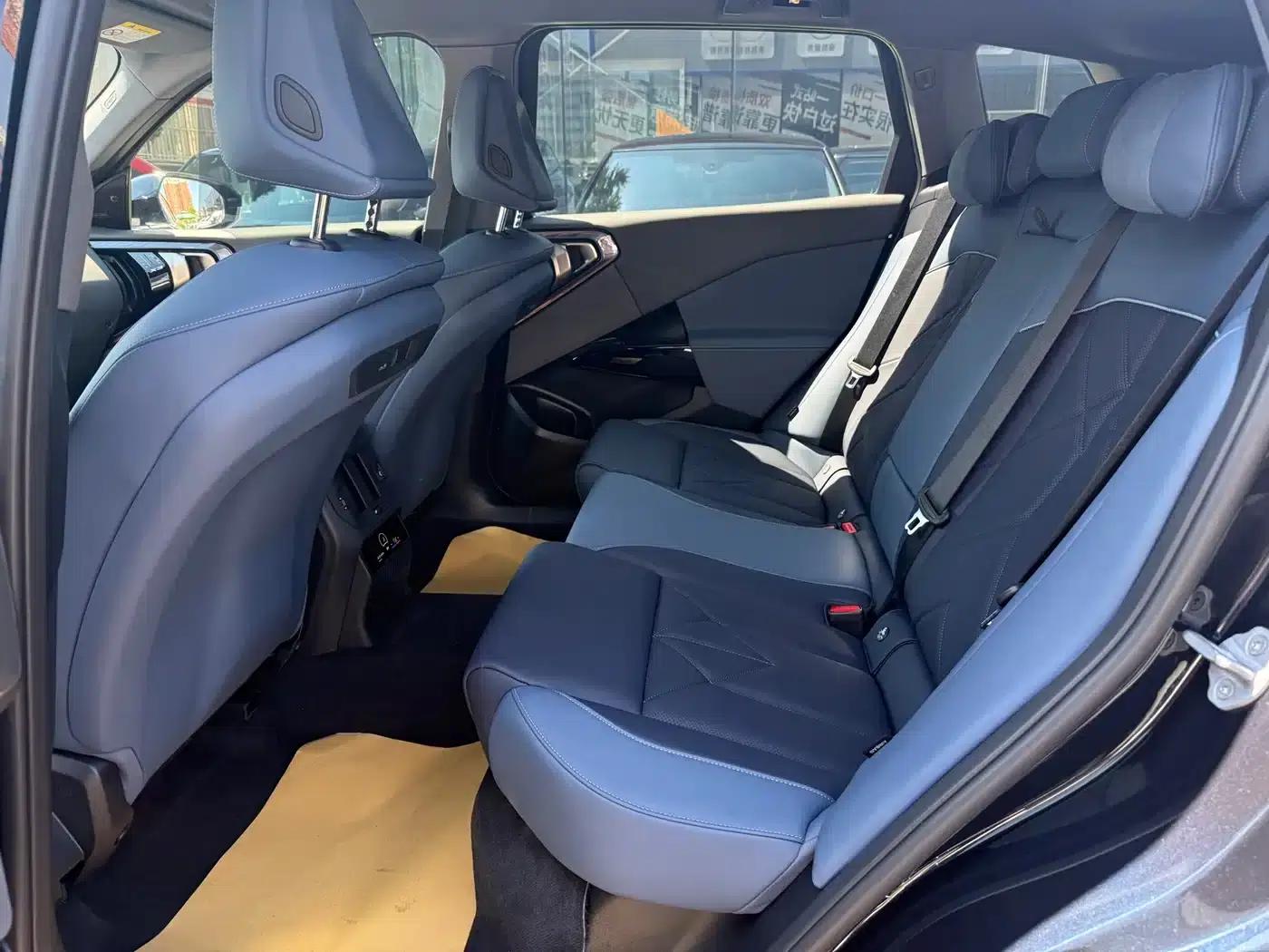 BMW X3 2025 xDrive30L Leading Edition M Sport Package — миниатюра 12