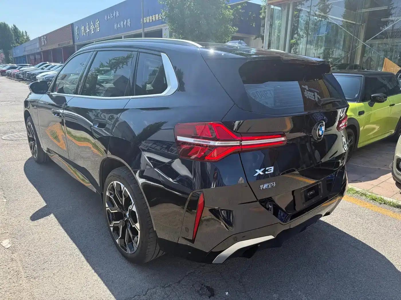 BMW X3 2025 xDrive30L Leading Edition M Sport Package — миниатюра 4