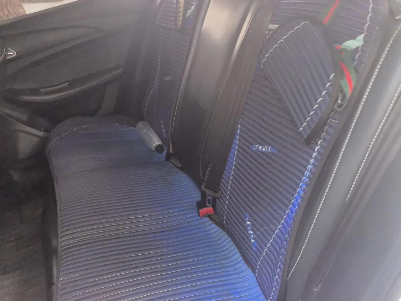 Roewe i5 2020 1.5L Automatic 4G Connect Luxury Flagship Edition — миниатюра 17
