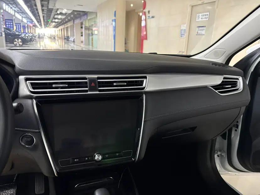 Roewe i5 2020 1.5L Automatic 4G Connect Luxury Flagship Edition — миниатюра 25