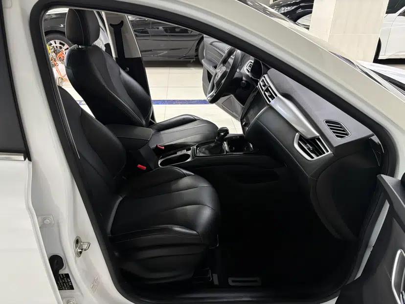 Roewe i5 2020 1.5L Automatic 4G Connect Luxury Flagship Edition — миниатюра 29