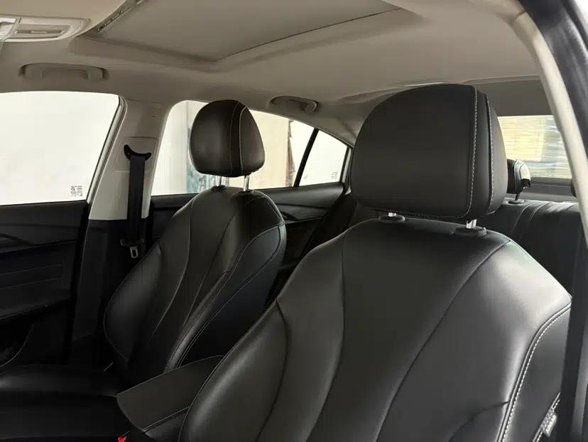 Roewe i5 2020 1.5L Automatic 4G Connect Luxury Flagship Edition — миниатюра 31
