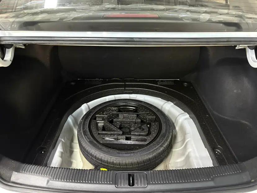 Roewe i5 2020 1.5L Automatic 4G Connect Luxury Flagship Edition — миниатюра 32