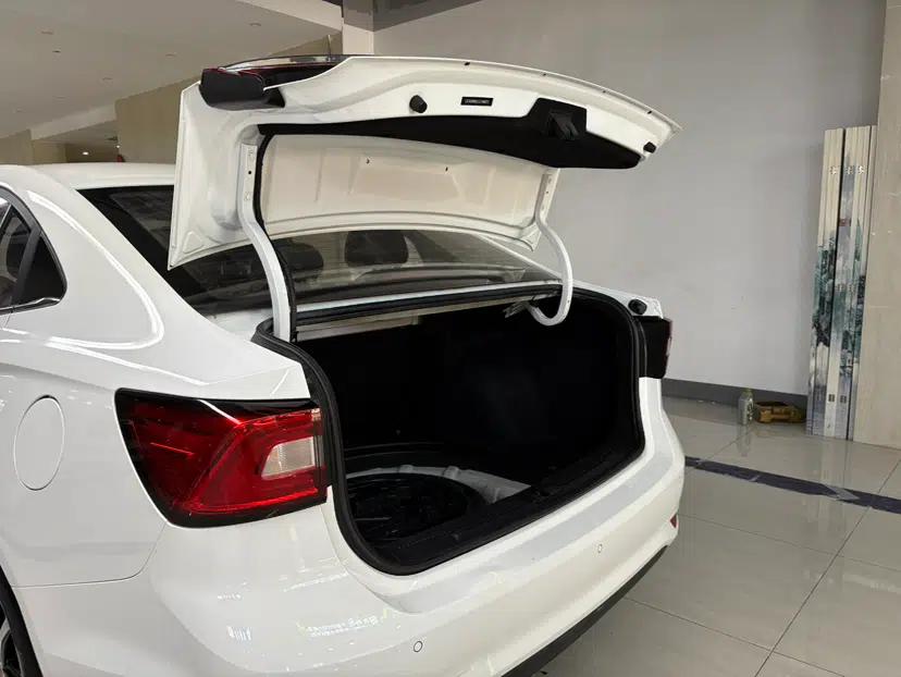 Roewe i5 2020 1.5L Automatic 4G Connect Luxury Flagship Edition — миниатюра 38