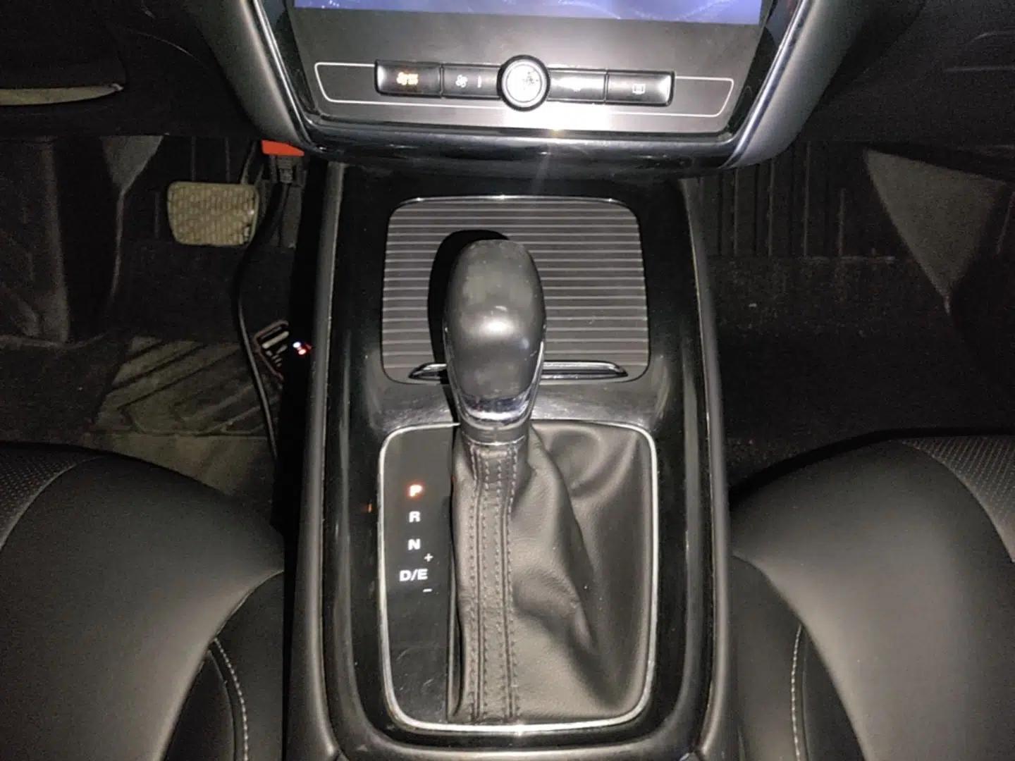 Roewe i5 2019 1.5L Automatic 4G Connected Langhao Edition — миниатюра 16