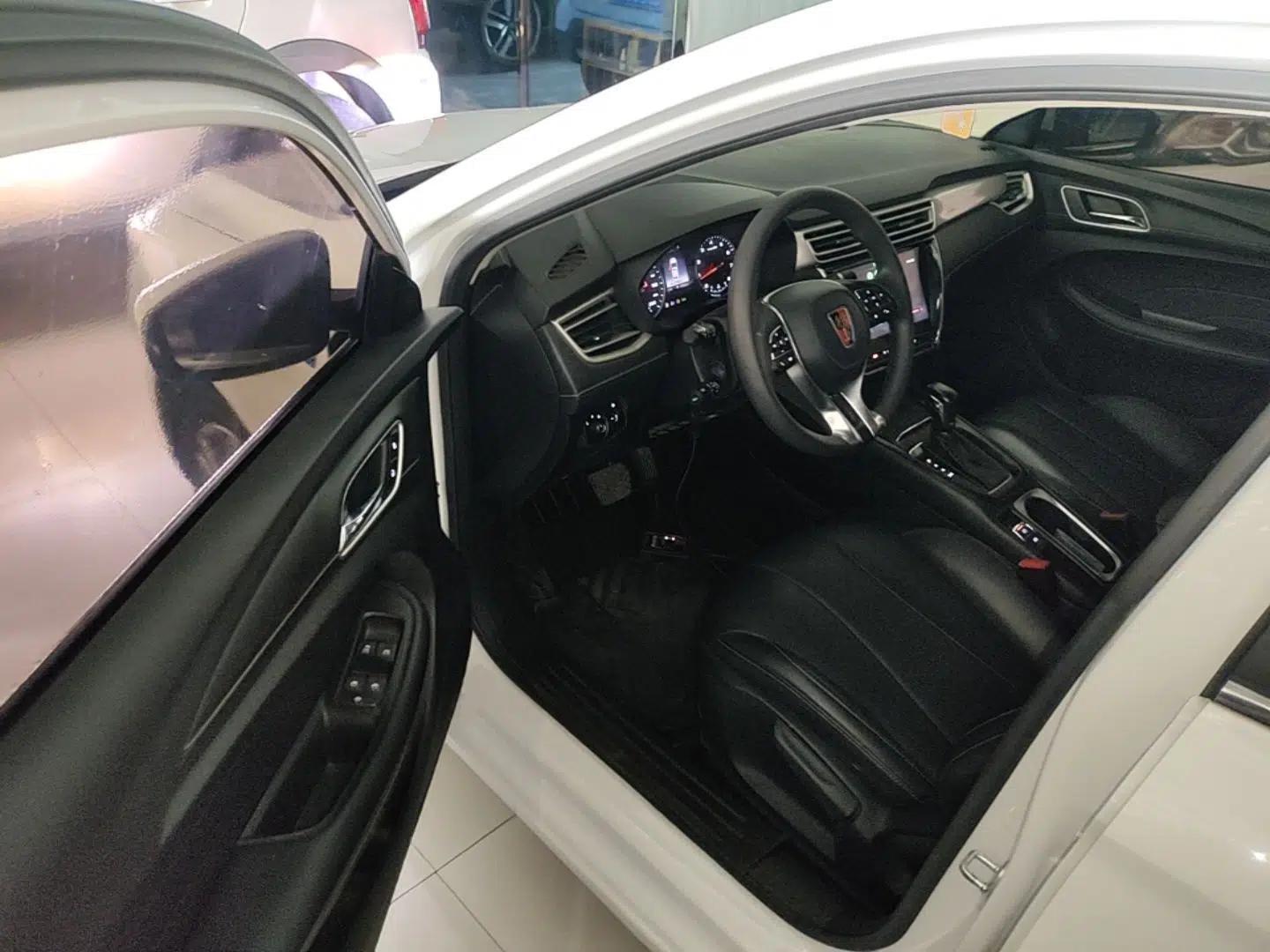 Roewe i5 2019 1.5L Automatic 4G Connected Langhao Edition — миниатюра 18