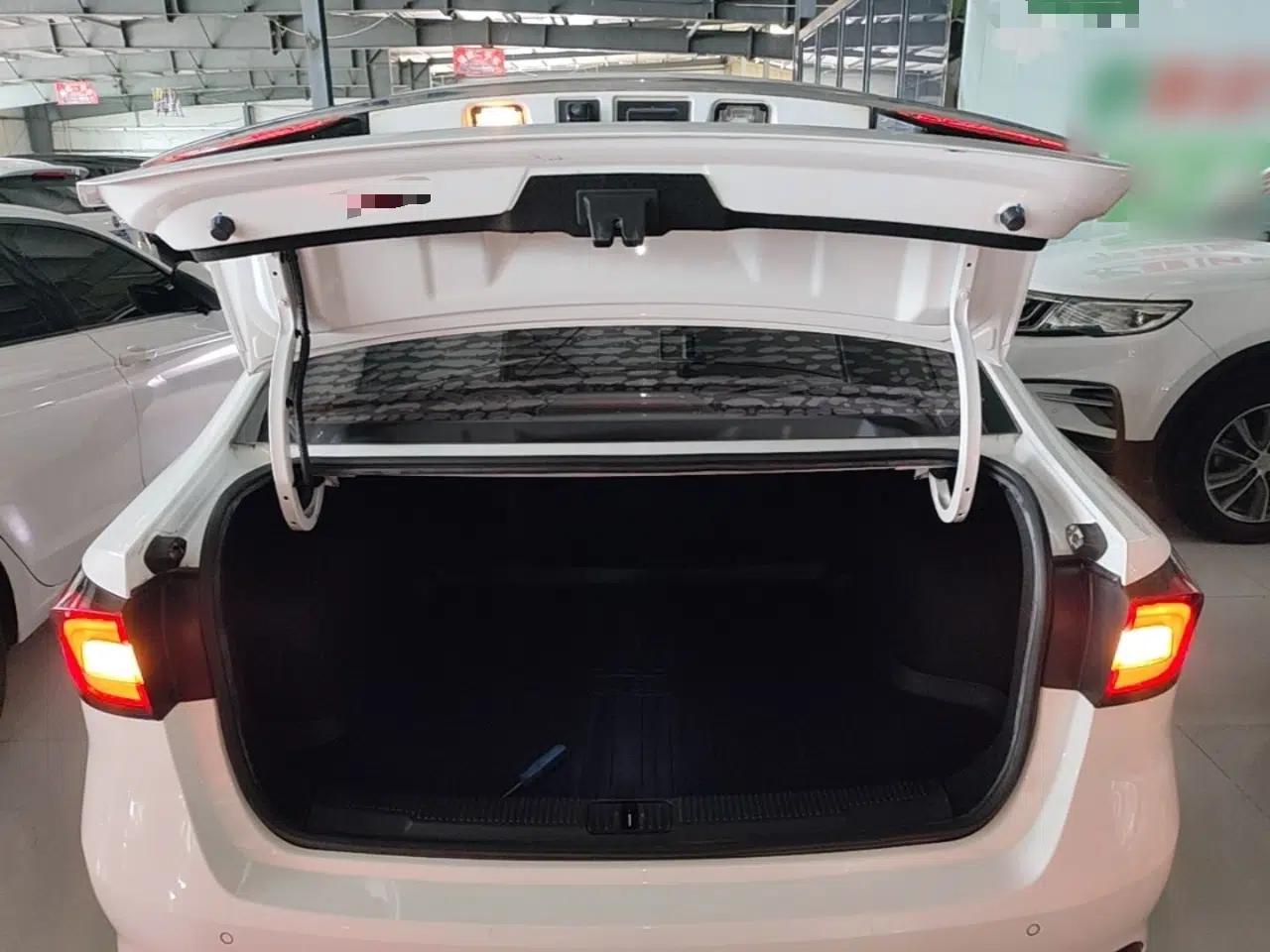 Roewe i5 2019 1.5L Automatic 4G Connected Langhao Edition — миниатюра 22