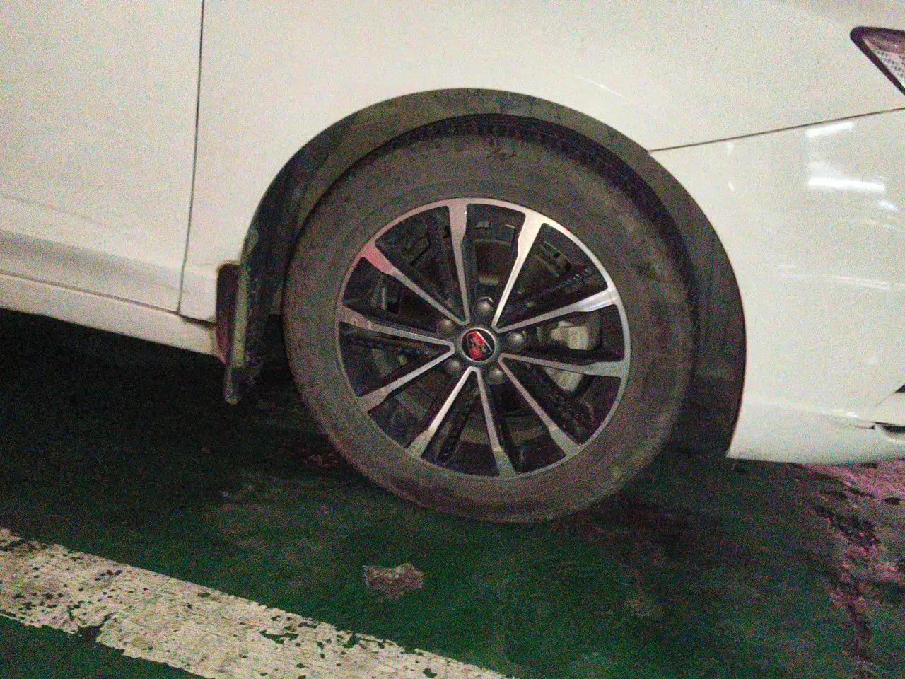 Roewe i5 2020 1.5L Automatic 4G Connect Luxury Flagship Edition — миниатюра 8