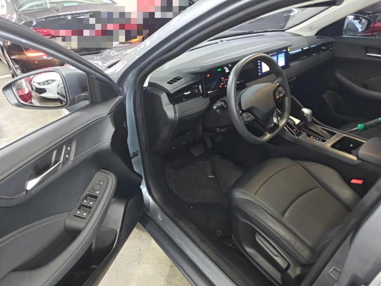 Roewe i5 2023 1.5L CVT Luxury Edition — миниатюра 18