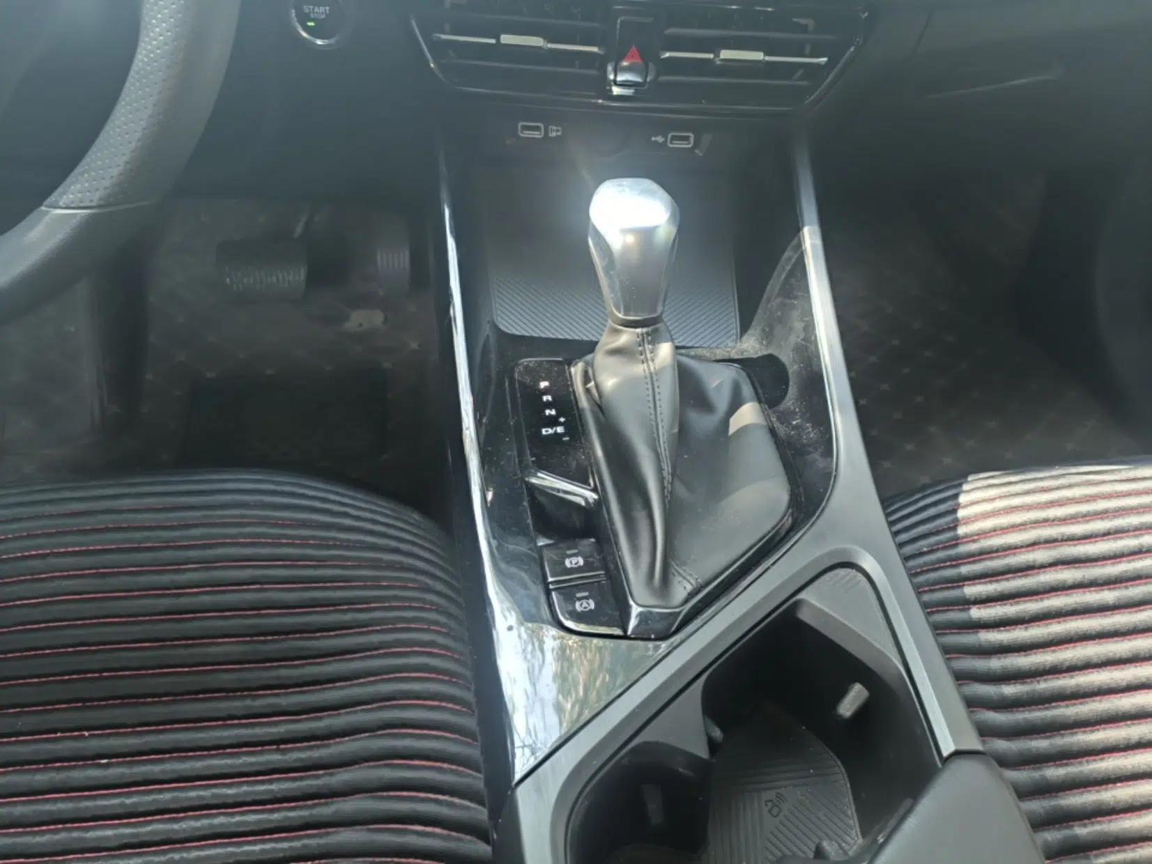 Roewe i5 2021 1.5L CVT Platinum Edition — миниатюра 16