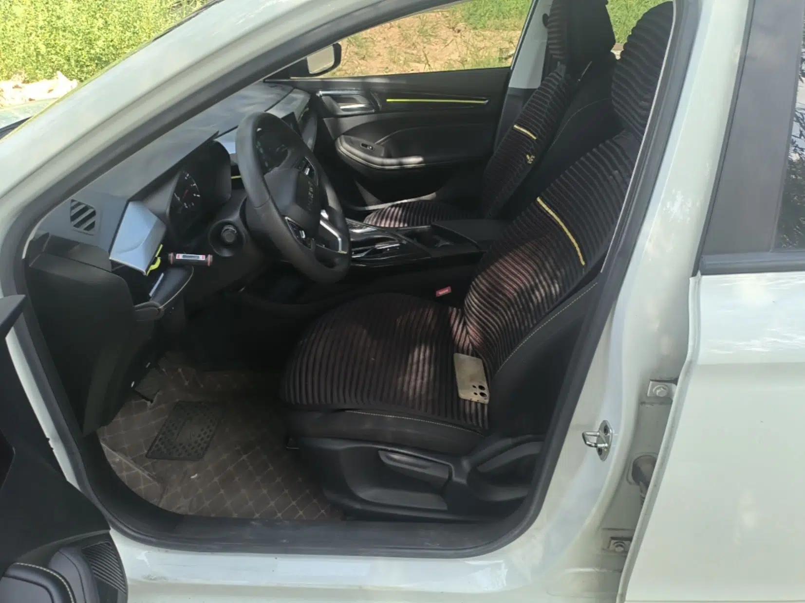 Roewe i5 2021 1.5L CVT Platinum Edition — миниатюра 17