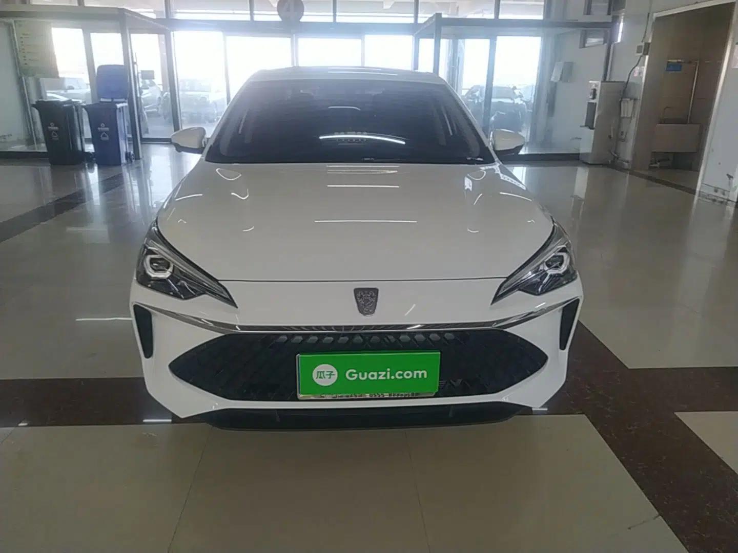 Roewe i5 2023 1.5L CVT Luxury Edition — миниатюра 2