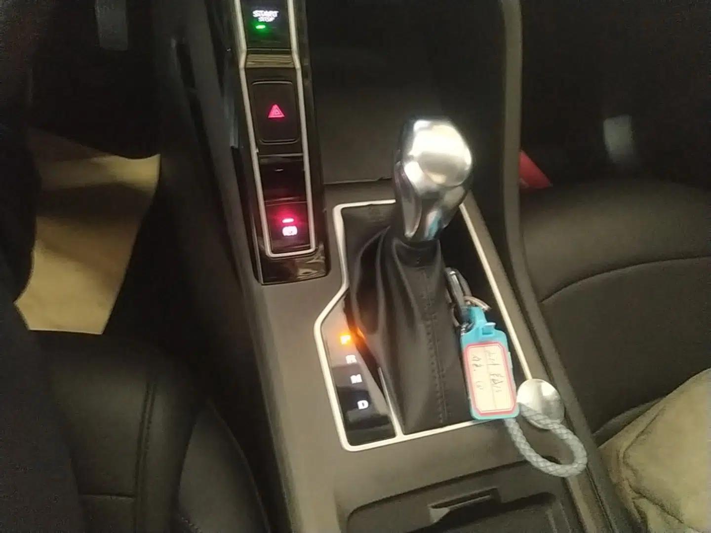 Roewe i5 2023 1.5L CVT Luxury Edition — миниатюра 16