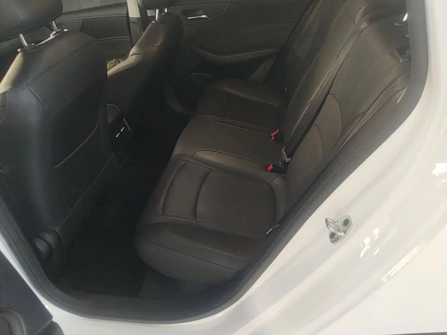 Roewe i5 2023 1.5L CVT Luxury Edition — миниатюра 20