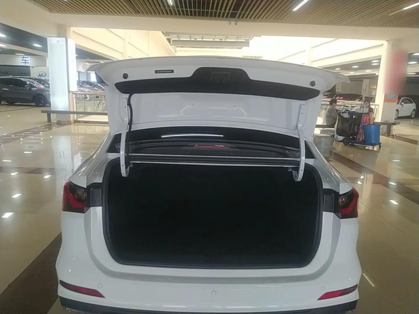 Roewe i5 2023 1.5L CVT Luxury Edition — миниатюра 22