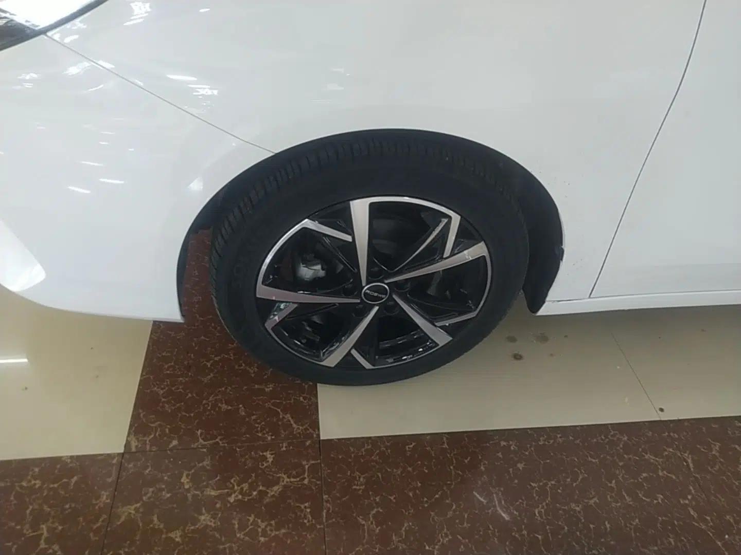 Roewe i5 2023 1.5L CVT Luxury Edition — миниатюра 10