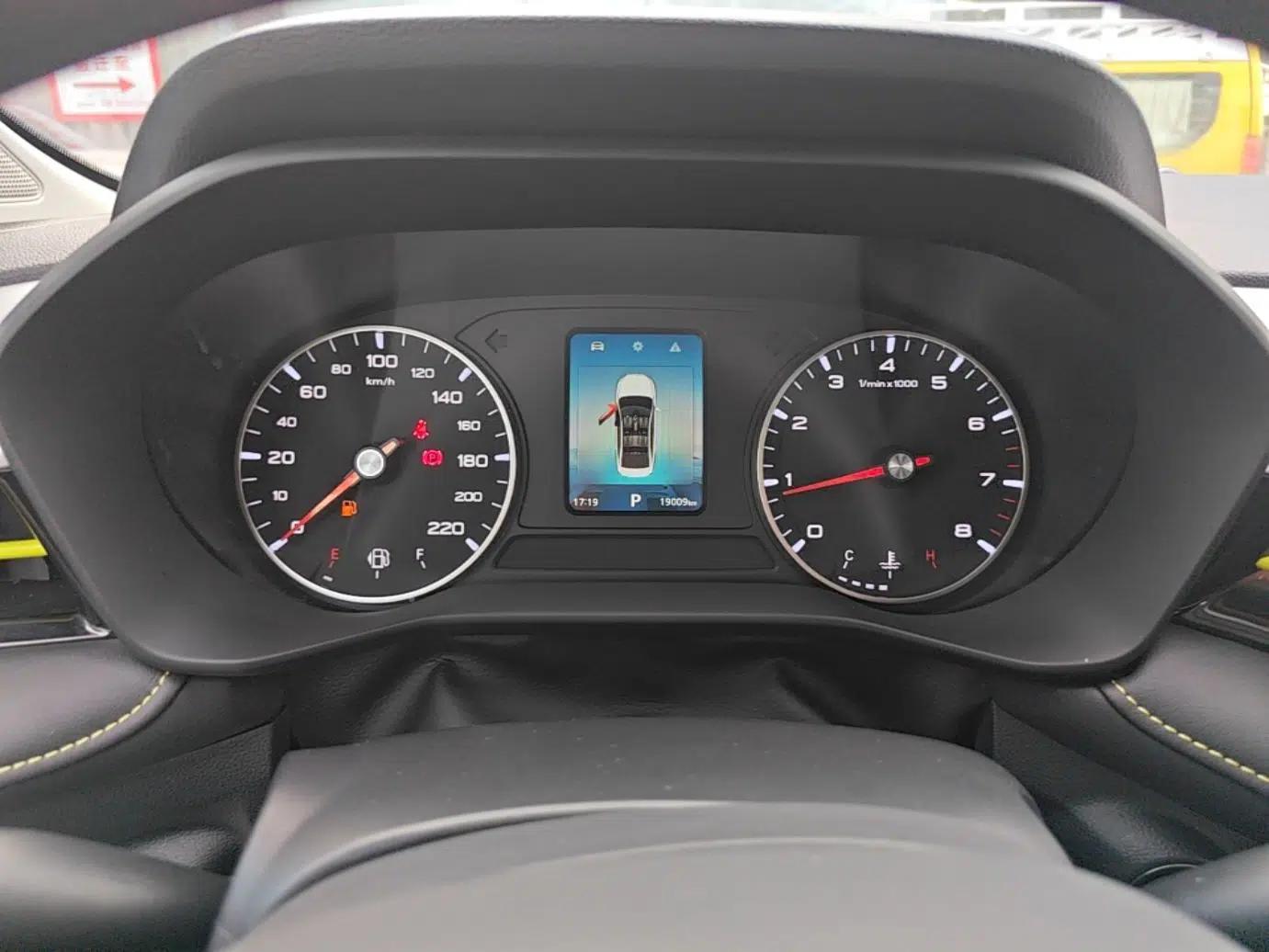Roewe i5 2021 1.5L CVT Platinum Edition — миниатюра 14