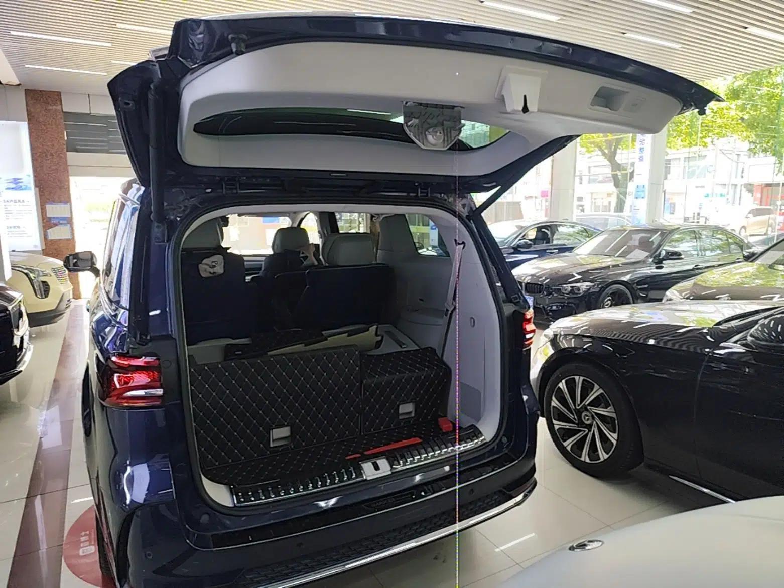 Roewe iMAX8 2022 400TGI Prestige Edition — миниатюра 22