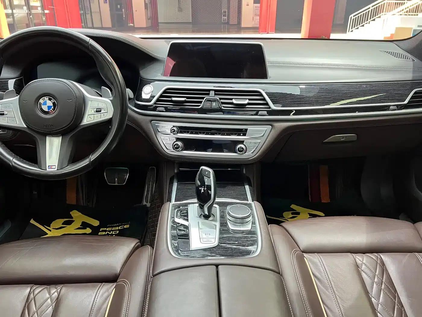2021 BMW 7 Series 730Li M Sport Package — миниатюра 11