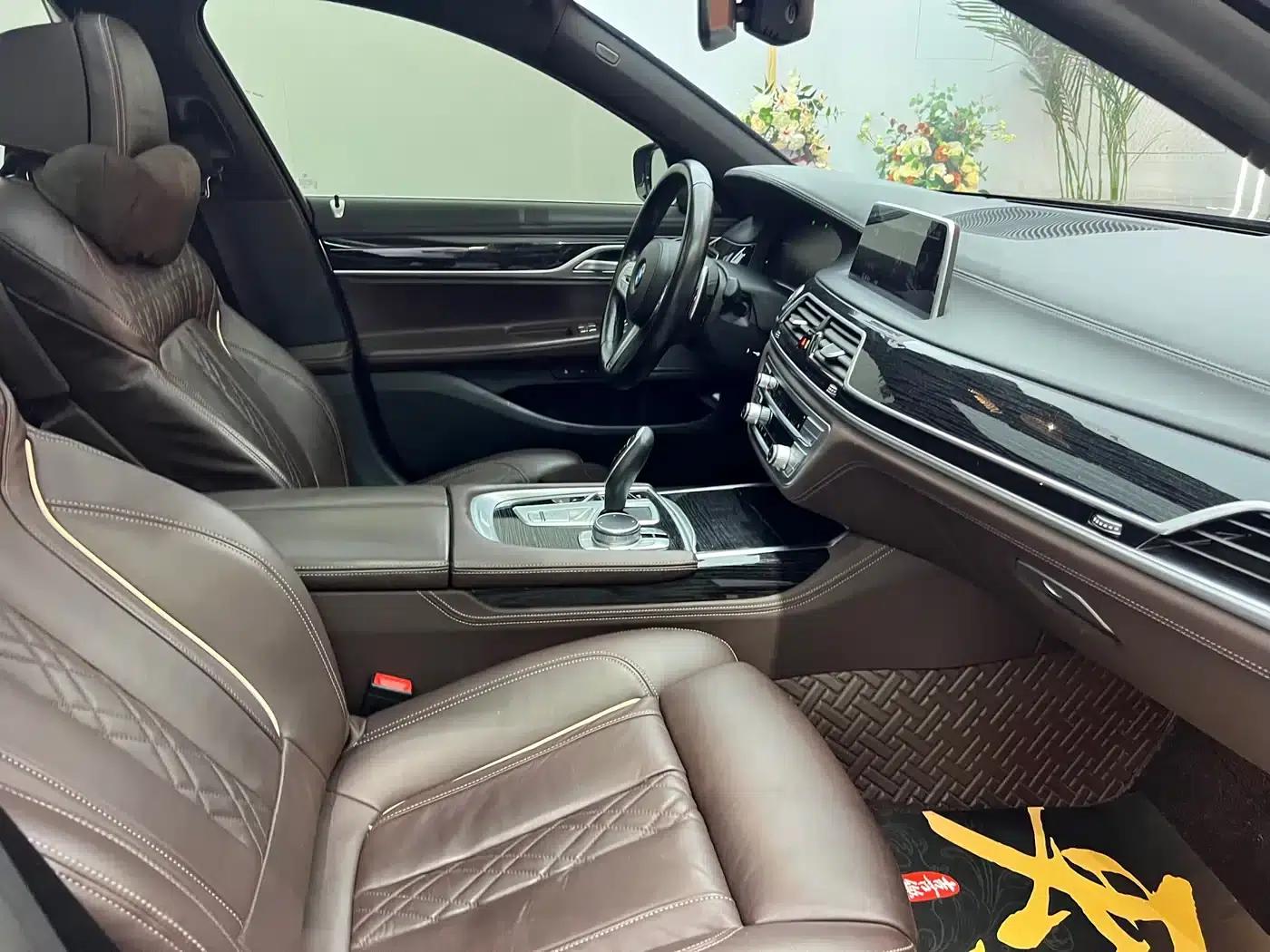 2021 BMW 7 Series 730Li M Sport Package — миниатюра 14