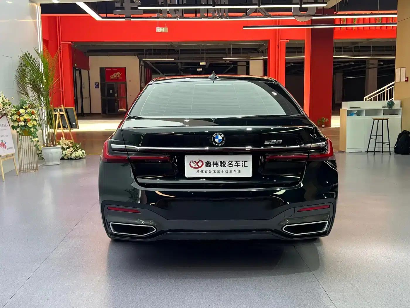 2021 BMW 7 Series 730Li M Sport Package — миниатюра 16