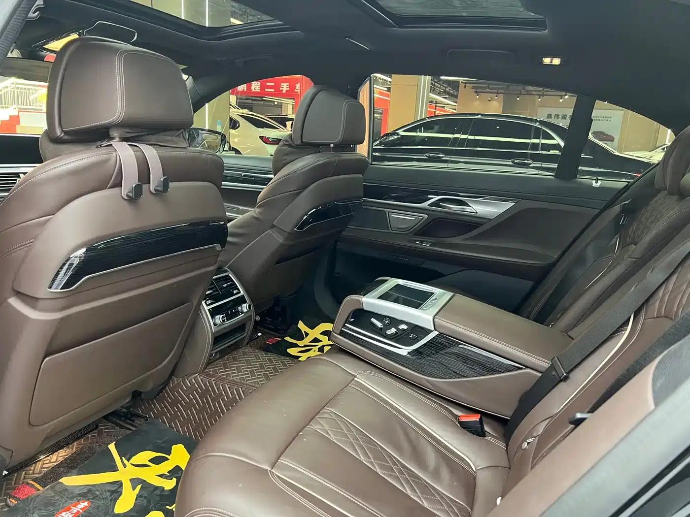 2021 BMW 7 Series 730Li M Sport Package — миниатюра 10