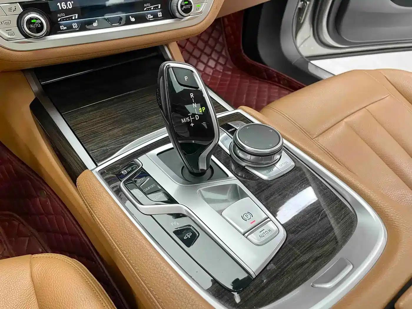 2018 BMW 7 Series 730Li Leading Excellence Package — миниатюра 13