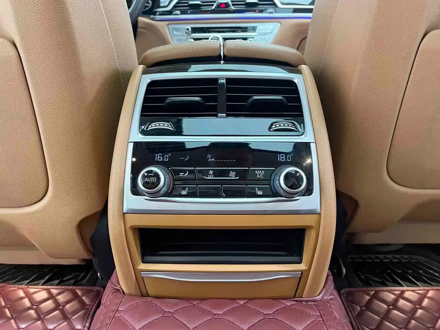 2018 BMW 7 Series 730Li Leading Excellence Package — миниатюра 18