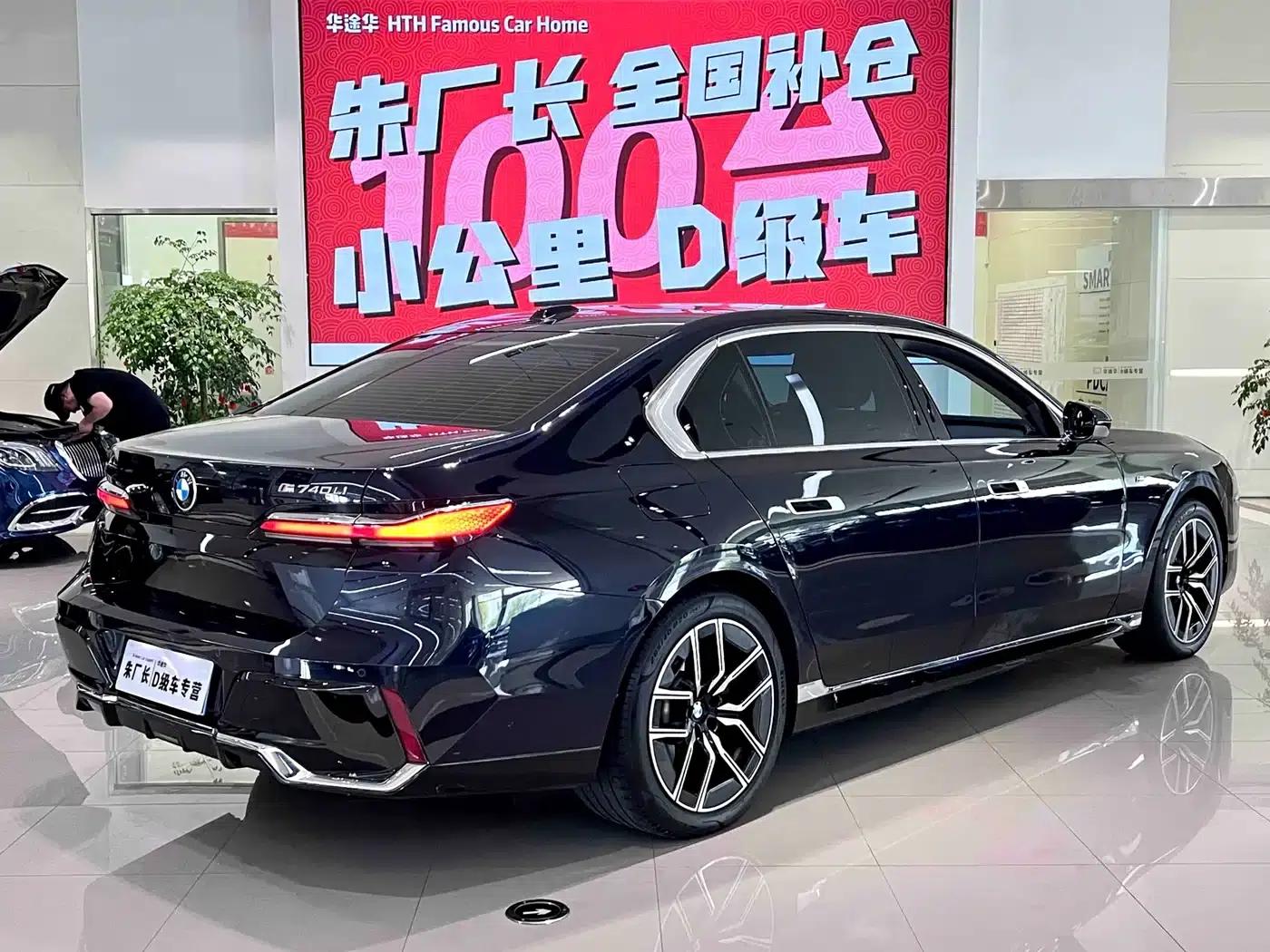 2023 BMW 7 Series 735Li M Sport Package — миниатюра 11