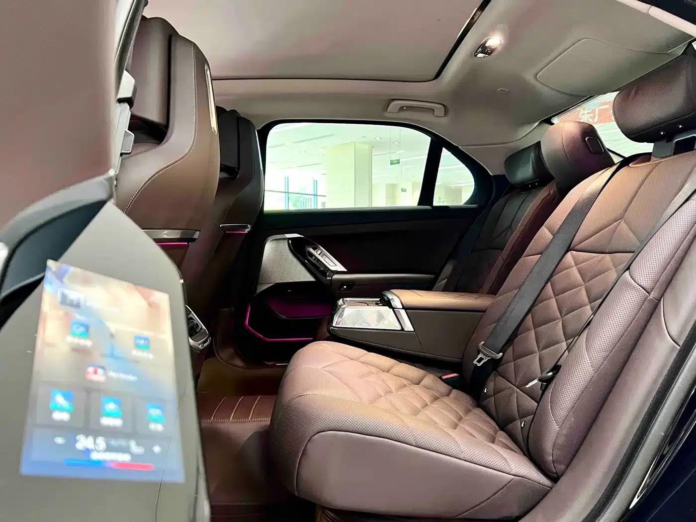 2023 BMW 7 Series 735Li M Sport Package — миниатюра 9