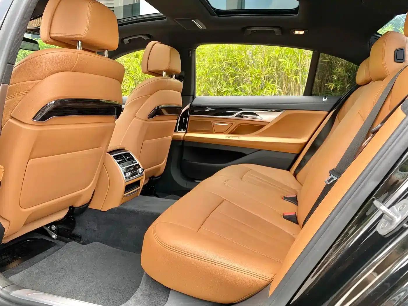 2018 BMW 7 Series 730Li Leading Edition M Sport Package — миниатюра 13