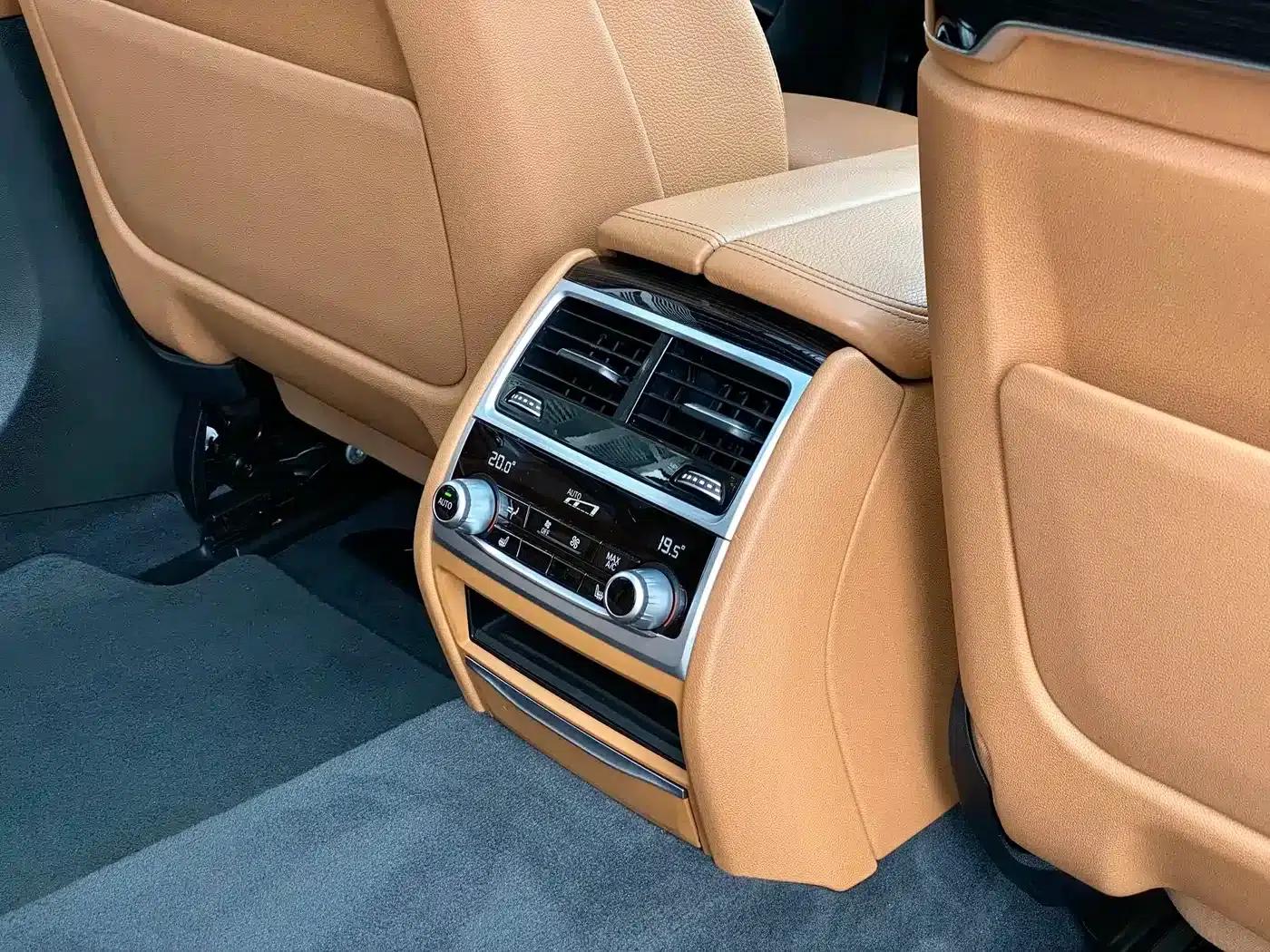 2018 BMW 7 Series 730Li Leading Edition M Sport Package — миниатюра 16