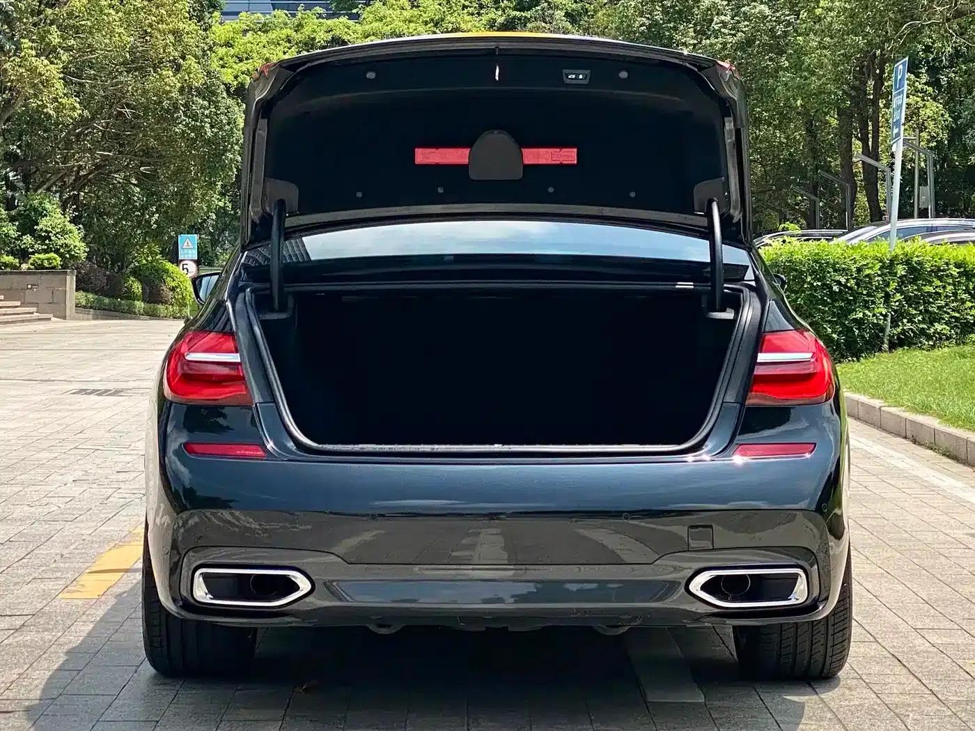 2018 BMW 7 Series 730Li Leading Edition M Sport Package — миниатюра 17