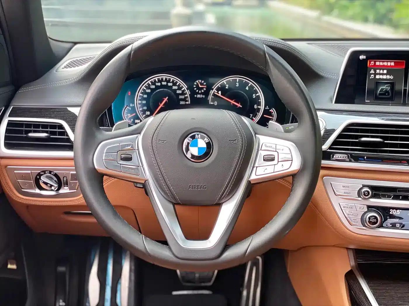 2018 BMW 7 Series 730Li Leading Edition M Sport Package — миниатюра 9