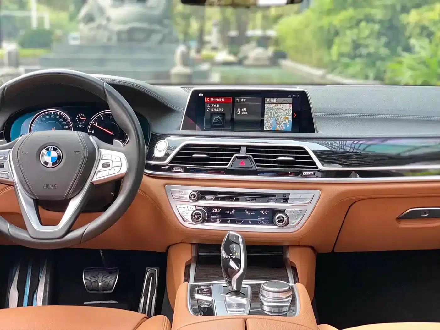 2018 BMW 7 Series 730Li Leading Edition M Sport Package — миниатюра 10