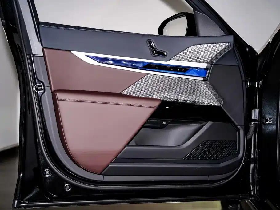 2023 BMW 7 Series 735Li M Sport Package — миниатюра 17
