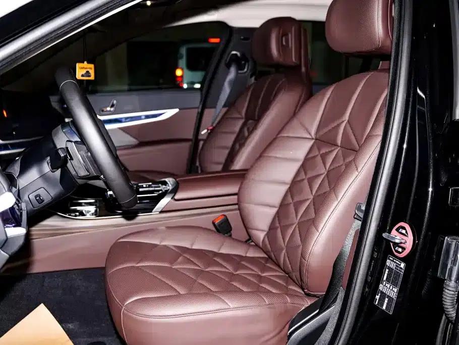 2023 BMW 7 Series 735Li M Sport Package — миниатюра 18