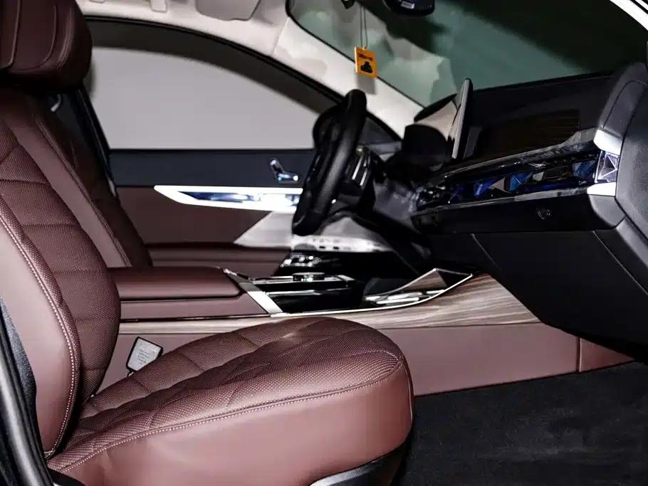 2023 BMW 7 Series 735Li M Sport Package — миниатюра 19