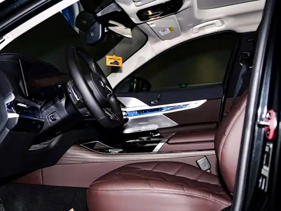 2023 BMW 7 Series 735Li M Sport Package — миниатюра 21